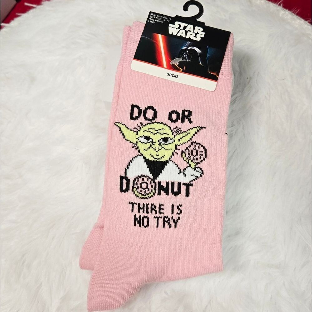 Star Wars Yoda Pink Crew Socks – Do or Donut, No Try Valentine Disney Classic